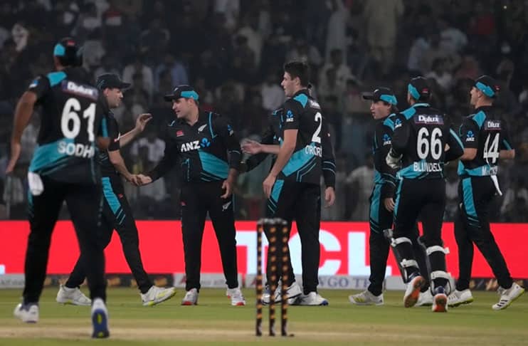 pakistan-restrict-new-zealand-fourth-t20i